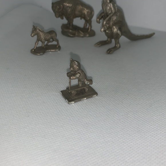 Set of 4 pewter animals, Buffalo , kangaroo,zebra & bear on scooter - Picture 5 of 5